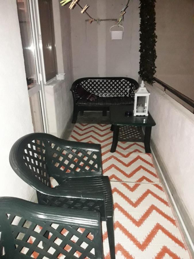 Hellen'S Ultracentral Apartament Бузау Екстериор снимка