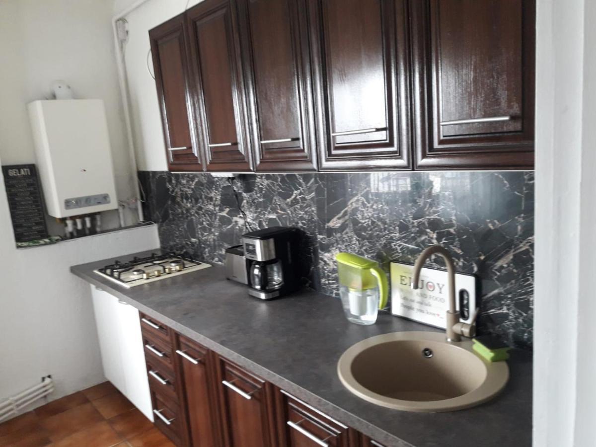 Hellen'S Ultracentral Apartament Бузау Екстериор снимка