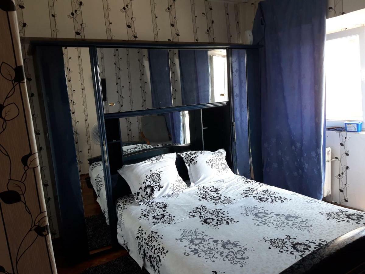 Hellen'S Ultracentral Apartament Бузау Екстериор снимка