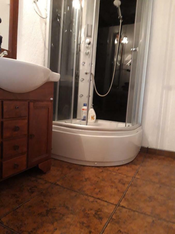 Hellen'S Ultracentral Apartament Бузау Екстериор снимка